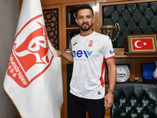 Emre Gemici, Balıkesirspor’da TFF 3. Lig’de şampiyonluk hedefiyle yola çıkan Balıkesirspor, transferde ses