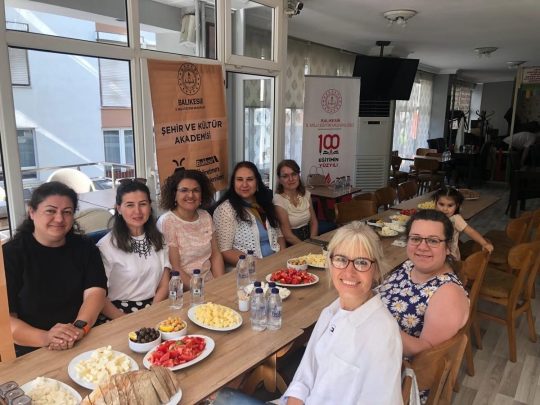 Öğretmenlere “Peynir-Zeytin-Ekmek Tadım Etkinliği” Balıkesir İl Millî Eğitim Müdürlüğü tarafından yürütülen Öğretmen Akademileri kapsamında