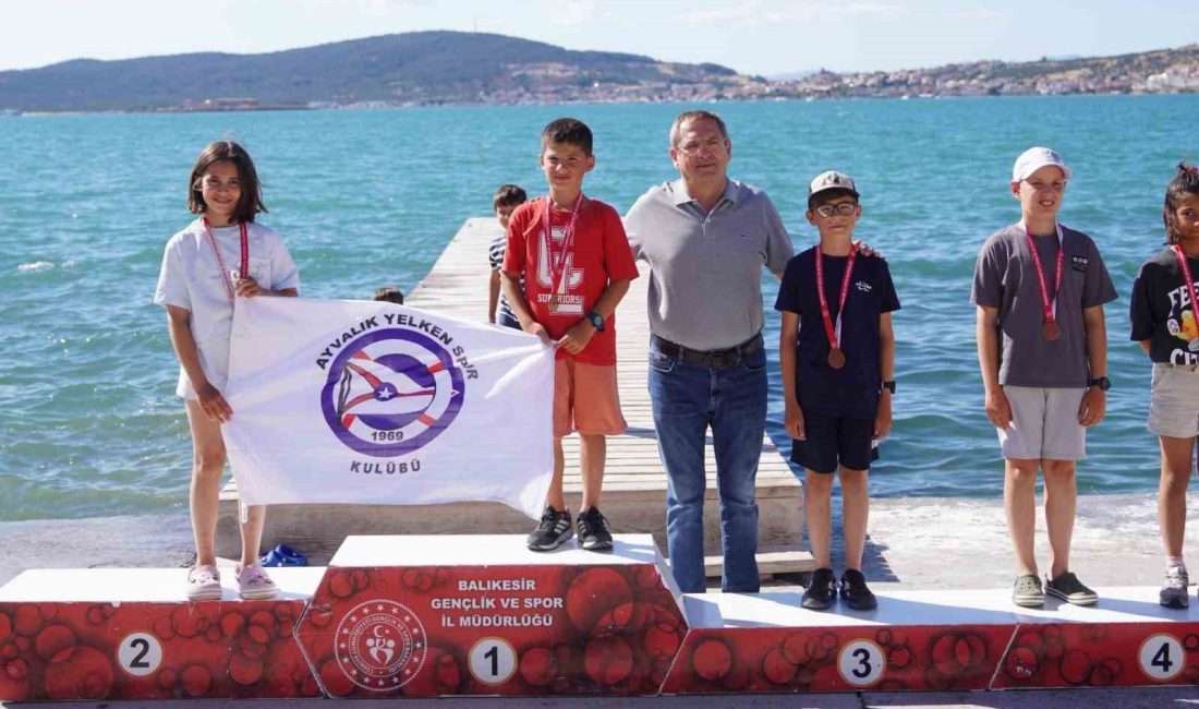 Balıkesir’in Ayvalık ilçesinde düzenlenen Balıkesir Bölgesi Bölge Yelken Yarışları’nın ödül