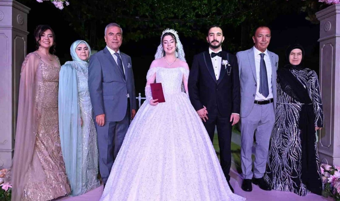 Burhaniye İlçe Emniyet Müdürü Faik Karabaş’ın eczacı kızı Eylül Karabaş,