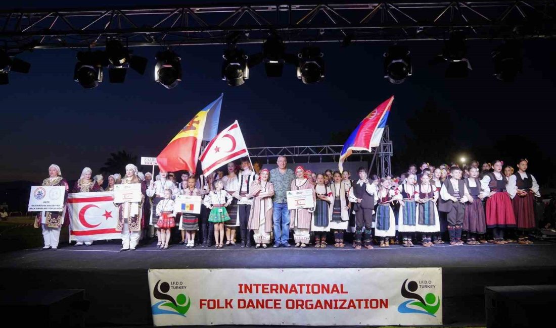 Ayvalık’ta uluslararası kültür köprüsü Ayvalık, 10. Uluslararası Deniz ve Kum Günleri Festivali kapsamında düzenlenen