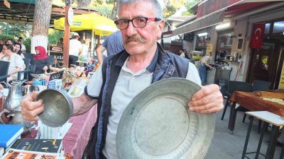 Burhaniye ilçesinde, Şehit Turhan Bayraktar Parkında düzenlenen ikinci el mezadı