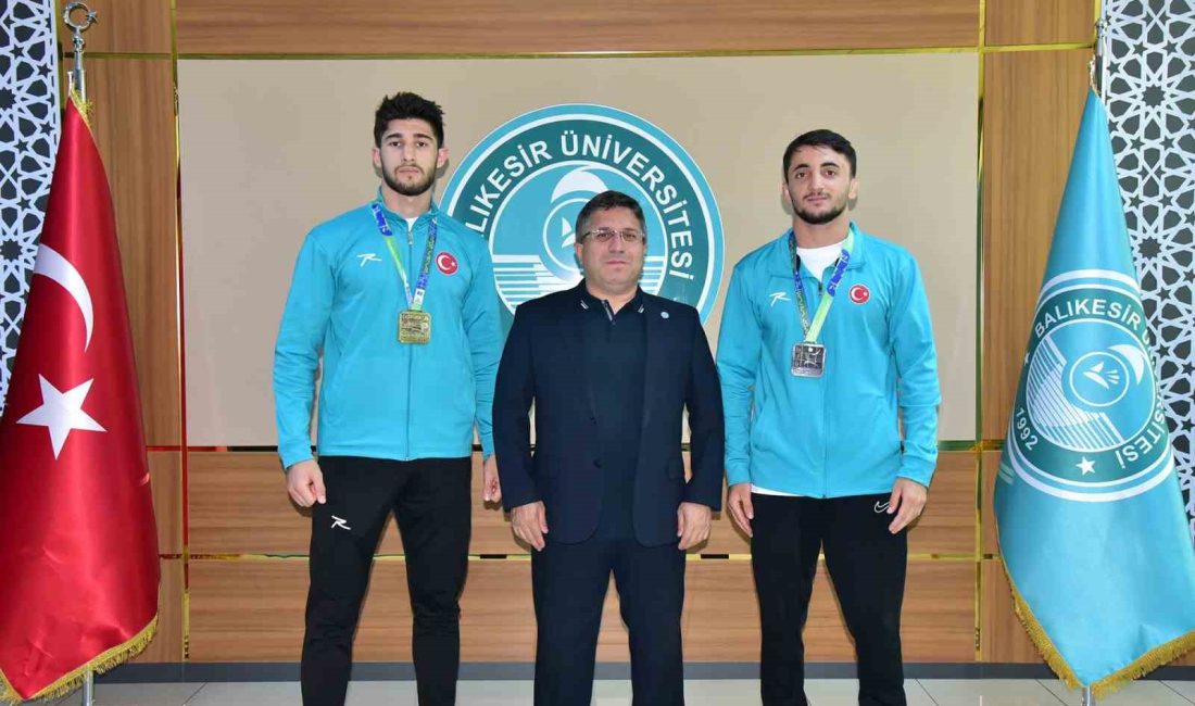 Dünya şampiyonlarından Rektör Yücel Oğurlu’ya ziyaret Brezilya’da düzenlenen FISU Dünya Üniversiteler Kombat Sporları Şampiyonasında elde ettikleri