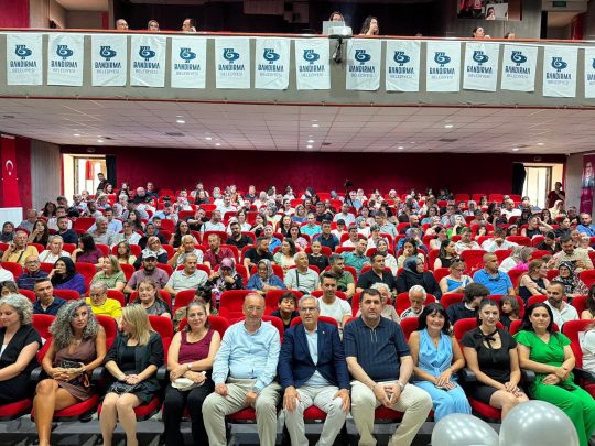 TÜRKAN SAYLAN VE ZÜBEYDE HANIM BAKIMEVLERİNDE GURUR GÜNÜ Bandırma Belediyesi bünyesinde faaliyet gösteren Türkan Saylan ve Zübeyde Hanım