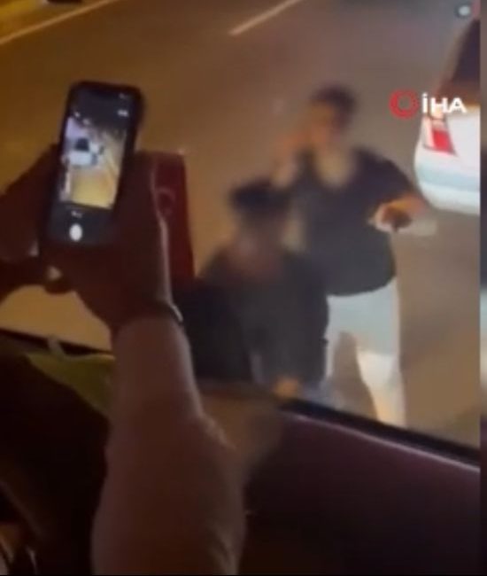 Edremit’te yolcu otobüsünün önünü kesen şahıslara rekor ceza Balıkesir’in Edremit ilçesinde alkollü şekilde yolcu otobüsünün önünü kesip araca