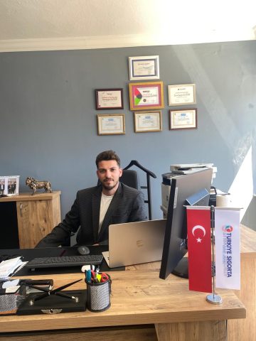 BANDIRMA’DA SİGORTADA YENİ DÖNEM: HAKLAR VE YENİ UYGULAMALAR ANLATILDI Balıkesir’in Bandırma ilçesinde faaliyet gösteren Doğru Sigorta’da yetkili Furkan Yılmaz,