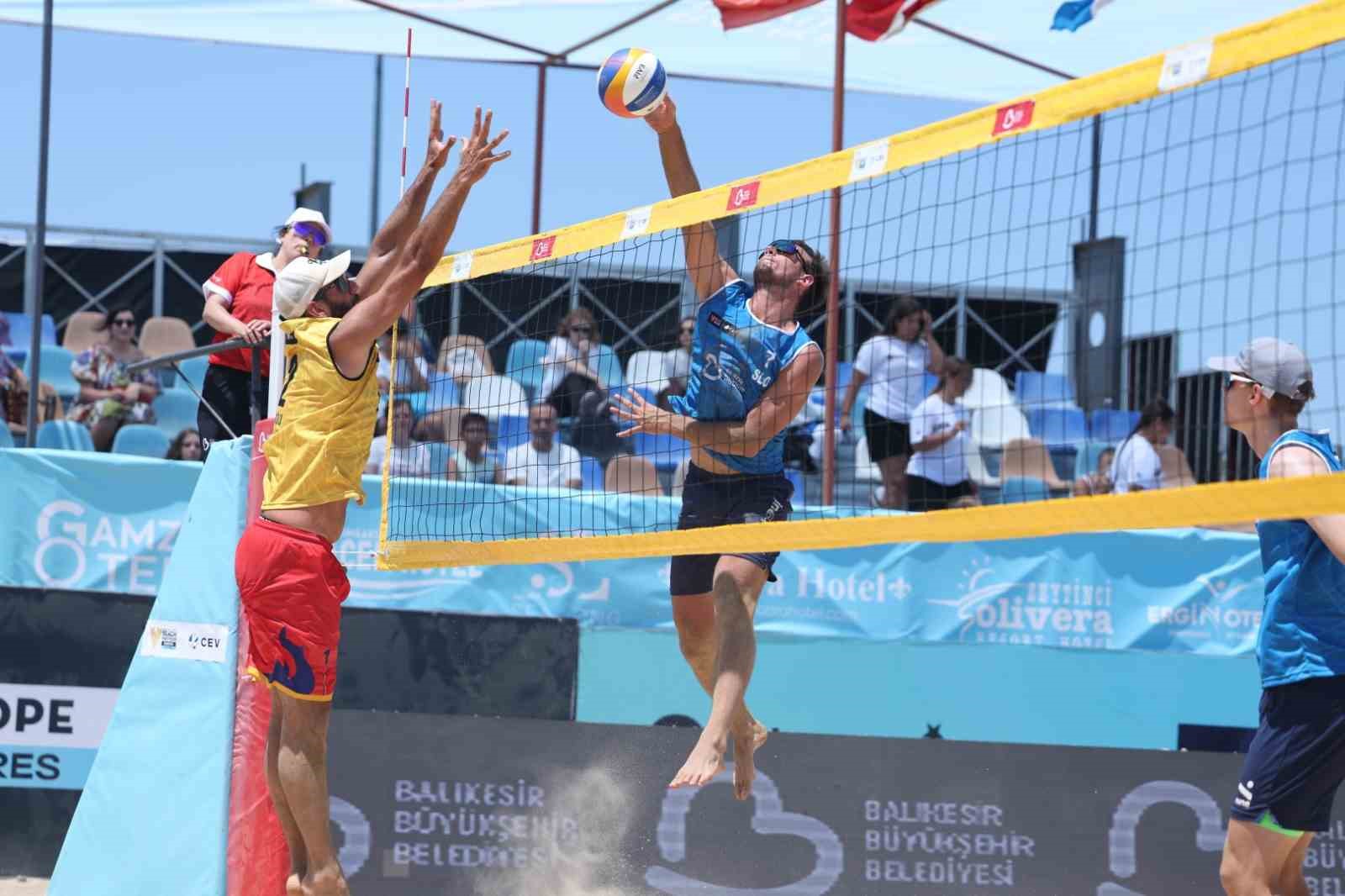 Balıkesir Büyükşehir Belediyesi ve Türkiye Voleybol Federasyonu iş birliğinde Ayvalık