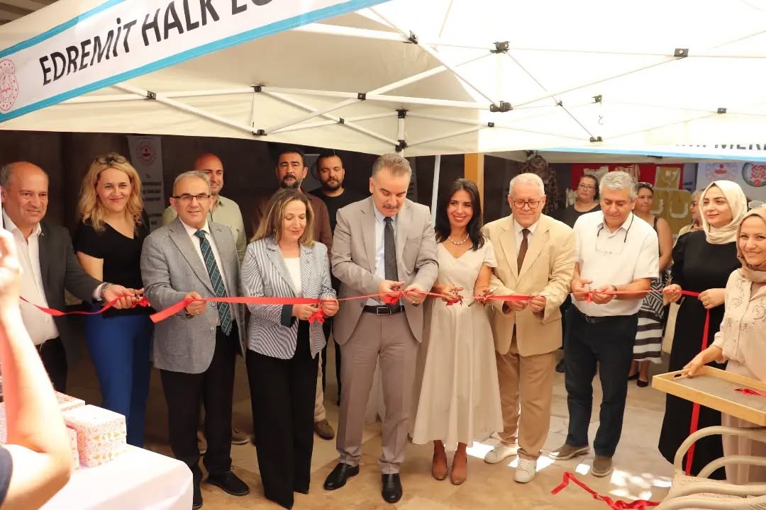 Edremit Kaymakamlığı Sosyal Yardımlaşma ve Dayanışma Vakfı bünyesinde açılan kurslarda