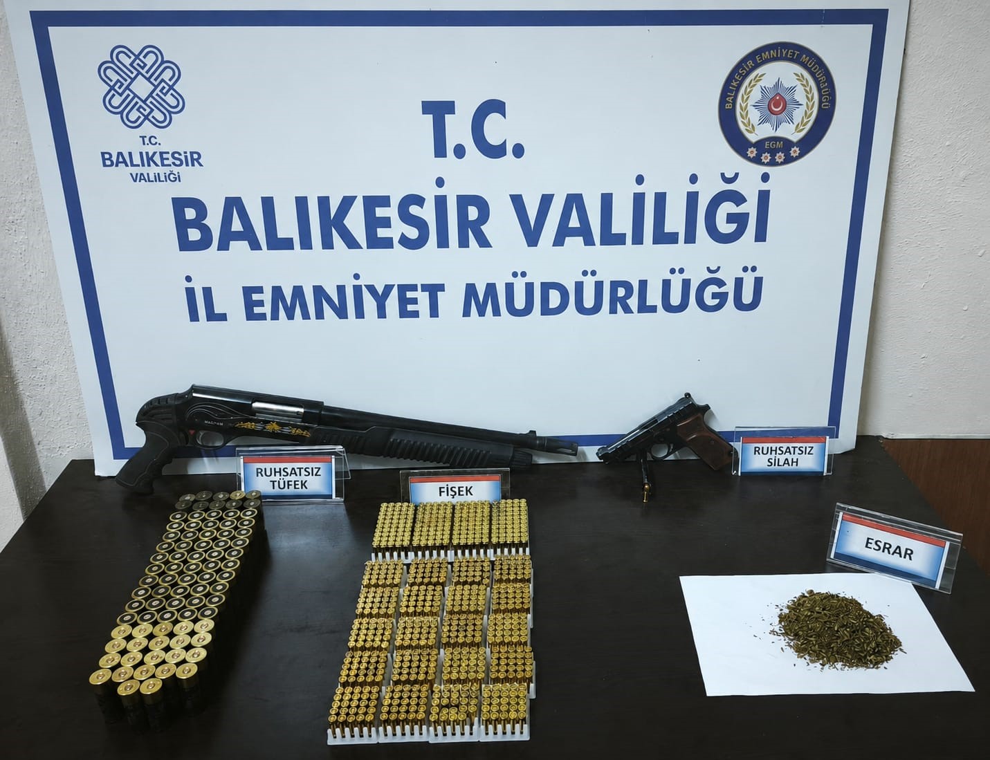 Balıkesir’in Erdek ilçesinde son iki haftada 29 aranan şahıs yakalanırken,