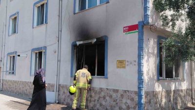 Balıkesir’in Gönen ilçesinde 3 katlı bir binanın giriş katında çıkan