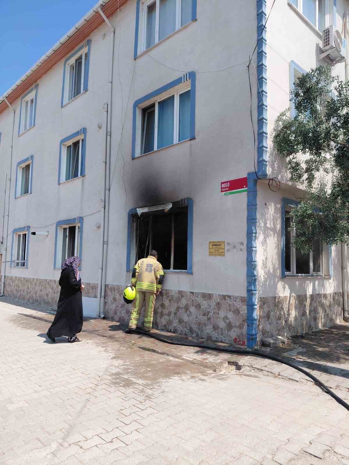 Balıkesir’in Gönen ilçesinde 3 katlı bir binanın giriş katında çıkan