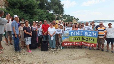 Balıkesir’in Burhaniye ilçesinde Pelitköy Mahallesi sahilinde vatandaşların denize girdikleri plajı