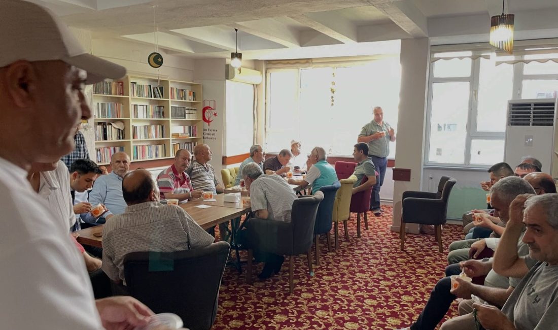Burhaniye ilçesinde, İlim Yayma Cemiyeti’nin 75.yılında düzenlenen 21. geleneksel Aşure