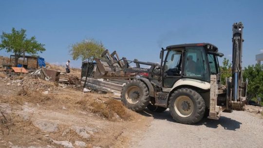 Ayvalık Belediyesi’nden çevre kirliliğine geçit yok Ayvalık Belediyesi, kent genelinde çevre temizliği ve düzenini sağlamak amacıyla