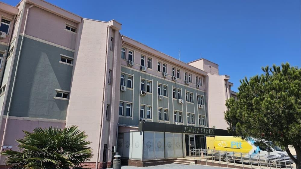 Balıkesir’in Bandırma ilçesinde, iki üniversite öğrencisinin cinsel saldırı suçlamasıyla yargılandığı