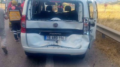 Balıkesir’in Susurluk ilçesinde Balıkesir-Bursa kara yolunda tır ile bir aracın