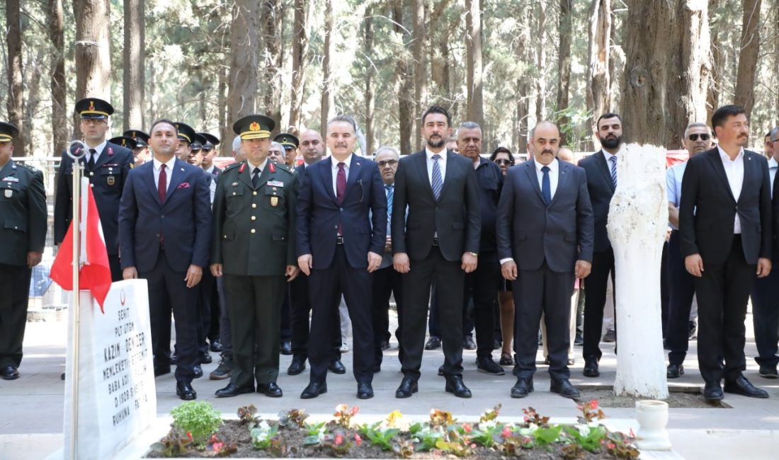 Edremit’te 15 Temmuz şehitleri dualarla anıldı Edremit’te 15 Temmuz Demokrasi ve Milli Birlik Günü kapsamında düzenlenen