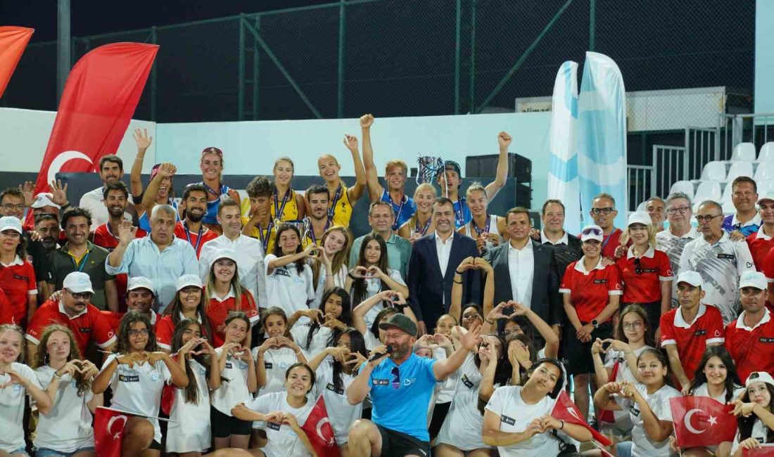 Ayvalık, Dünya Plaj Voleybolu heyecanına ev sahipliği yaptı Balıkesir Büyükşehir Belediyesi ile Türkiye Voleybol Federasyonu iş birliğinde Ayvalık