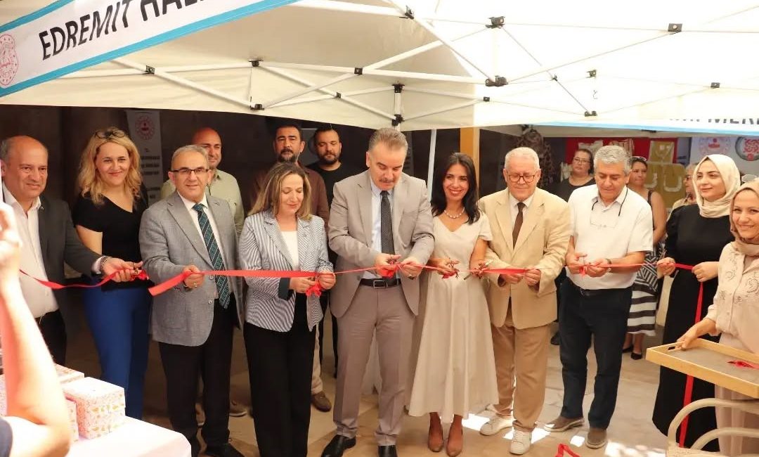Edremit Kaymakamlığı Sosyal Yardımlaşma ve Dayanışma Vakfı bünyesinde açılan kurslarda