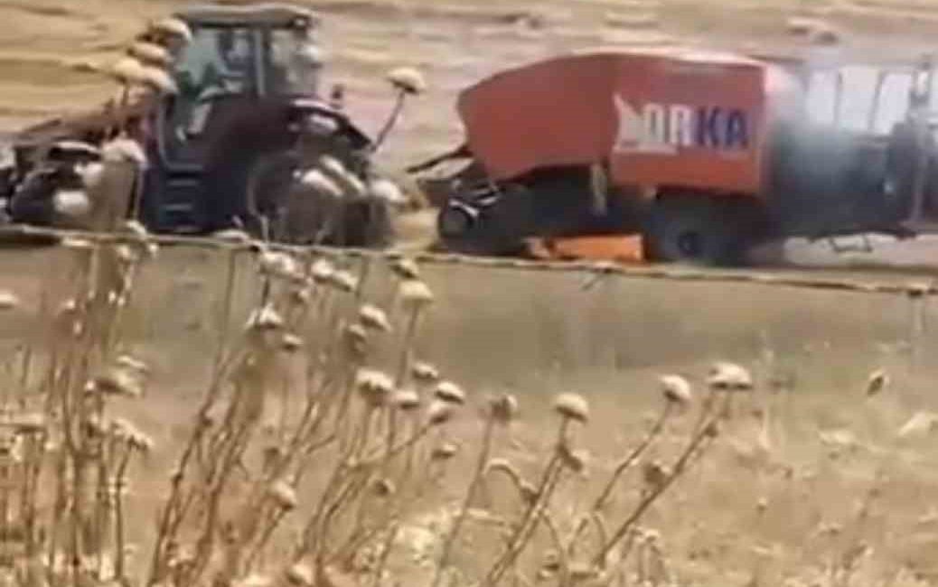 Balya makinesindeki yangın tarlaya sıçradı Balıkesir’in Savaştepe ilçesinde balya makinesinde çıkan yangın tarlaya sıçradı. Alevler,