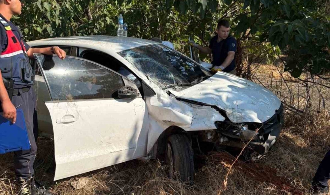 Gönen’de trafik kazası: 1 yaralı Balıkesir’in Gönen ilçesinde sürücüsünün direksiyon hakimiyetini kaybetmesi sonucu yol kenarına