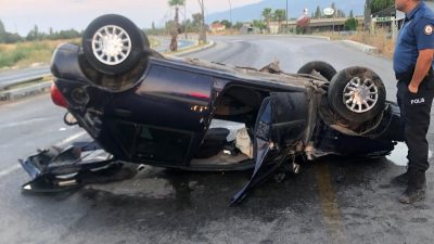 Edremit ilçesinde meydana gelen trafik kazasında kontrolden çıkan bir otomobil