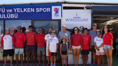 Ayvalık Belediyesi’nin yaz tatili boyunca çocukları sporla ve denizle buluşturmak
