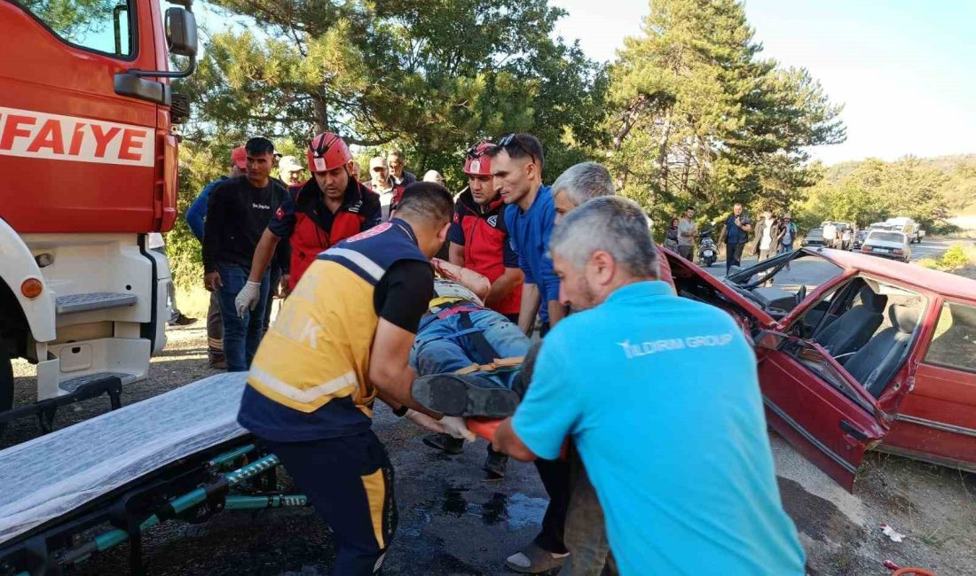 Dursunbey’de trafik kazası: 3 yaralı Balıkesir’in Dursunbey ilçesinde meydana gelen trafik kazasında 3 kişi yaralandı.