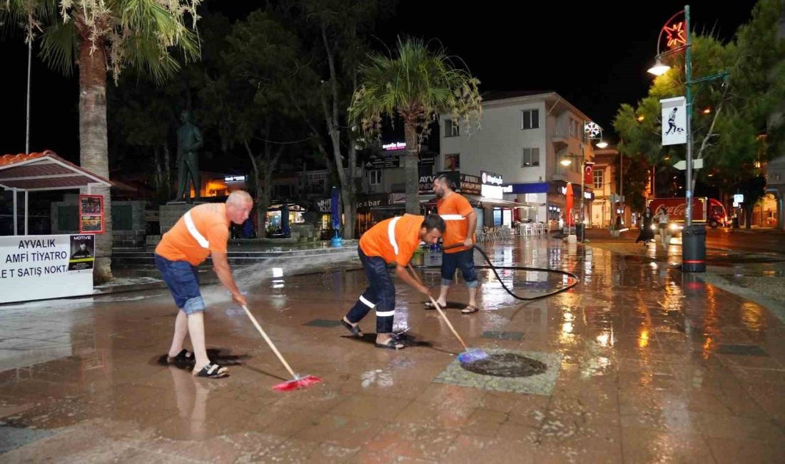Ayvalık cadde ve sokakları köpüklü sularla temizlendi Balıkesir’in Ayvalık ilçesinde; Ayvalık Belediyesi Temizlik İşleri Müdürlüğü ekipleri, kent