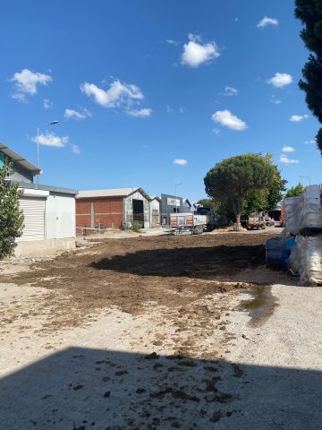Balıkesir'in Karesi ilçesinde kamyondan düşen bidondan sızan kimyasal madde, itfaiye