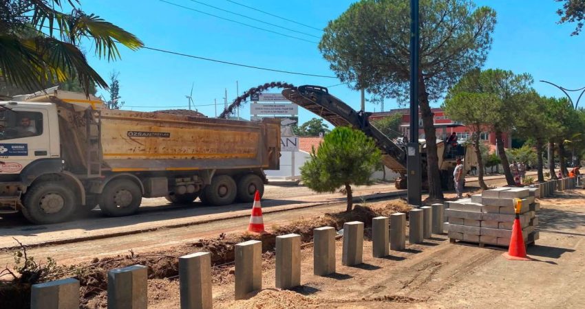 DAHA GÜZEL BİR BANDIRMA İÇİN EKİPLER SAHADA: PROJELER TAMAMLANIYOR Edincik'te Altyapı ve Ulaşım YenileniyorEdincik Mahallesi'nde yürütülen yol yenileme çalışmaları