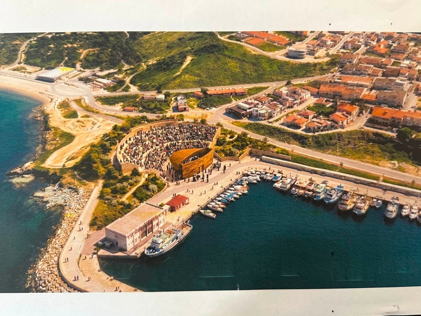 Bandırma Belediyesi tarafından Livatya bölgesine yapılması planlanan amfi tiyatronun yapımına