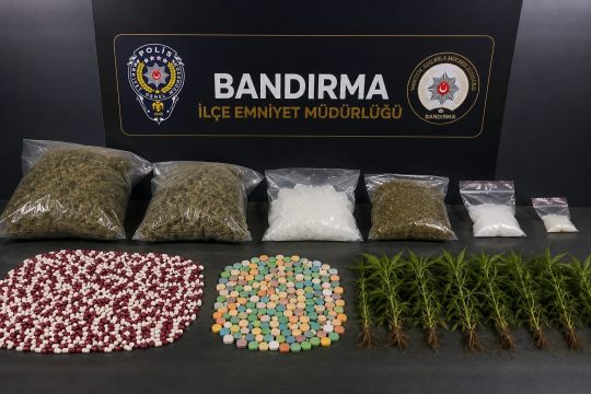 Bandırma’da 8 ayda 21 kilodan fazla uyuşturucu ele geçirildi Bandırma İlçe Emniyet Müdürlüğü ekiplerinin uyuşturucuyla mücadele kapsamında 1 Ocak-20