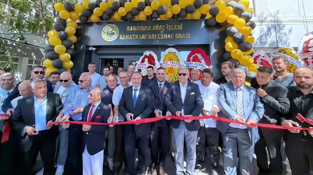 Bandırma Ağaç İşleri Sanatkarları Esnaf Odası’nın Yeni Hizmet Binası Açıldı Bandırma Ağaç İşleri Sanatkarları Esnaf Odası’nın yeni hizmet binası, düzenlenen
