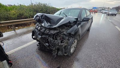 Bandırma’da Hava Üssü Kavşağı’nda rüzgar gülü gövdesi taşıyan ağır nakliyat