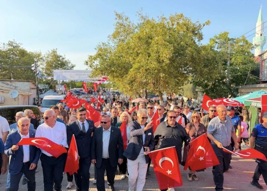 Bandırma Belediyesi tarafından düzenlenen 10. Yeşil Çomlu Kavun Festivali, hemşehrilerin