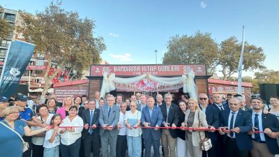 Bandırma Belediyesi'nin ev sahipliğinde bu yıl sekizincisi düzenlenen Bandırma Kitap