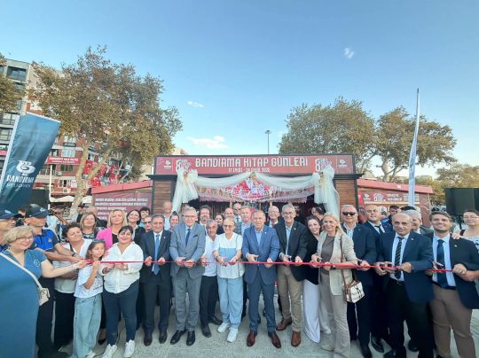 BANDIRMA’DA KİTAP, KÜLTÜR VE SANAT RÜZGARI Bandırma Belediyesi'nin ev sahipliğinde bu yıl sekizincisi düzenlenen Bandırma Kitap