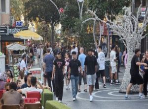 Balıkesir'in Bandırma ilçesinin 2025 yılı nüfusu 169 bin 476 olarak