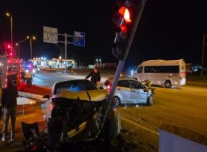 Balıkesir’in Bandırma ilçesinde Hastane Kavşağı’nda meydana gelen trafik kazasında 3