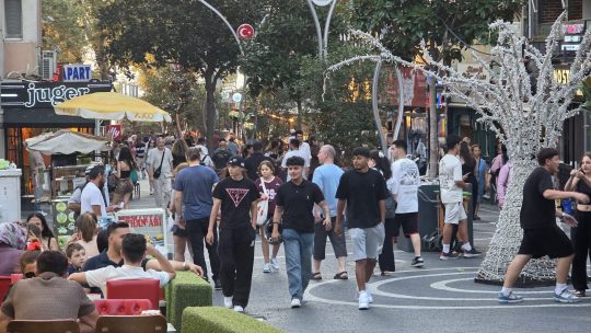 Bandırma’nın nüfusu 169 bin 476’ya yükseldi Balıkesir'in Bandırma ilçesinin 2025 yılı nüfusu 169 bin 476 olarak