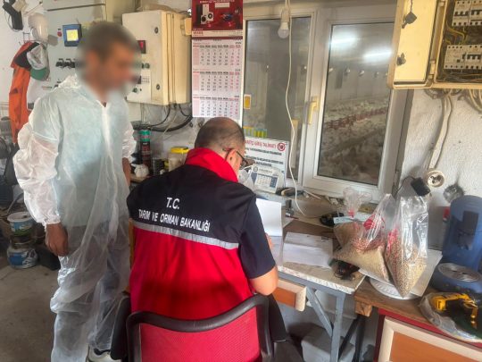 Balıkesir’de yem fabrikaları ve kanatlı işletmeleri denetlendi Balıkesir’de yem güvenliğinin sağlanması ve hayvansal üretimde izlenebilirliğin artırılması amacıyla