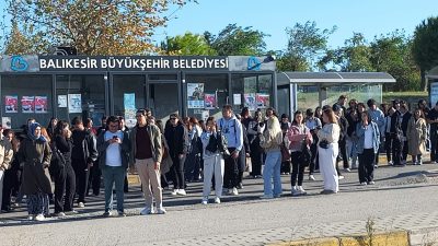 Balıkesir'in Bandırma ilçesinde bulunan Onyedi Eylül Üniversitesi yerleşkesinde eğitimin bazı