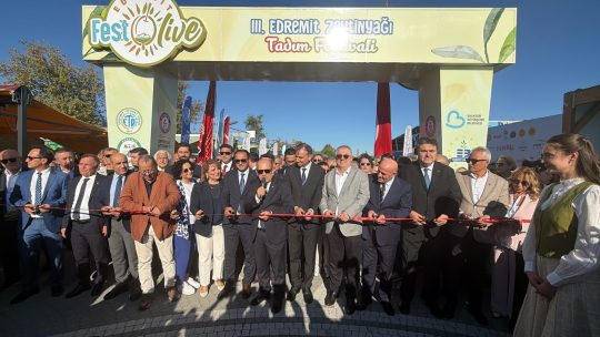 3. Edremit Festolive Zeytinyağı Tadım Festivali başladı Avrupa Birliği'nden (AB) coğrafi işaret tescili alan Edremit zeytinyağını geniş
