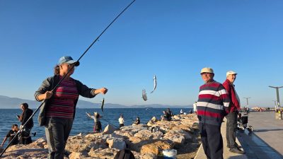 Balıkesir'in Bandırma ilçesinde hava sıcaklıklarının 25 dereceye kadar yükselmesiyle birlikte