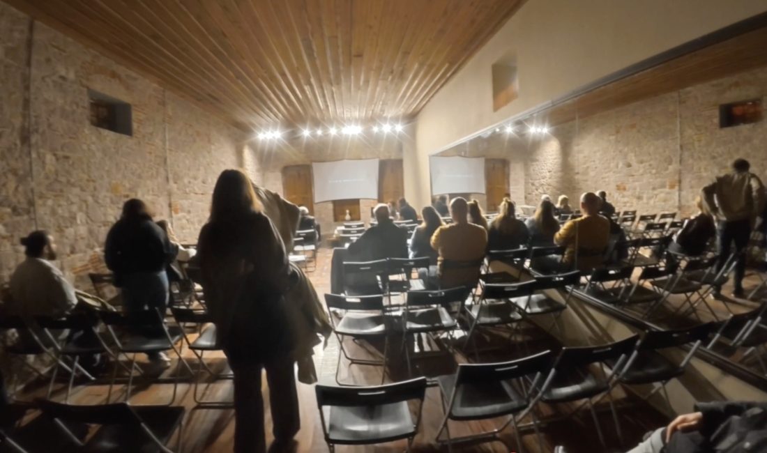 Ayvalık’ta yapay zekâ sineması rüzgârı: 65 film sinemaseverlerle buluştu Balıkesir'in Ayvalık ilçesi, sinema sanatı ile gelişen teknolojiyi buluşturan önemli