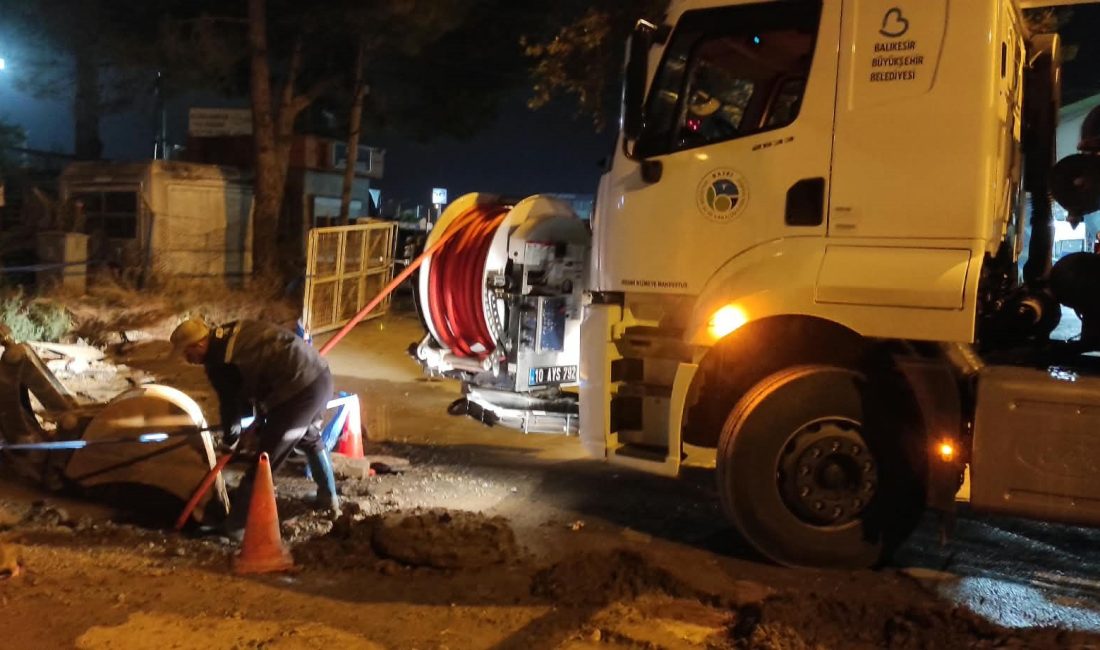 Burhaniye’de kanalizasyon şebekesinde çökme meydana geldi Balıkesir'in Burhaniye ilçesinde, merkez mahallelerin kanalizasyon yükünü taşıyan, yaklaşık 50