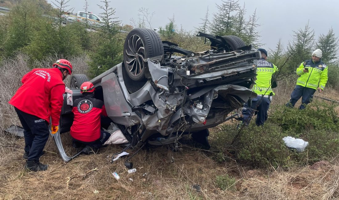 Balıkesir’de otomobil bariyerleri aşarak şarampole uçtu: 1 yaralı Balıkesir'de İzmir-İstanbul otobanında seyir halindeki otomobil bariyerleri aşarak şarampole uçtu.