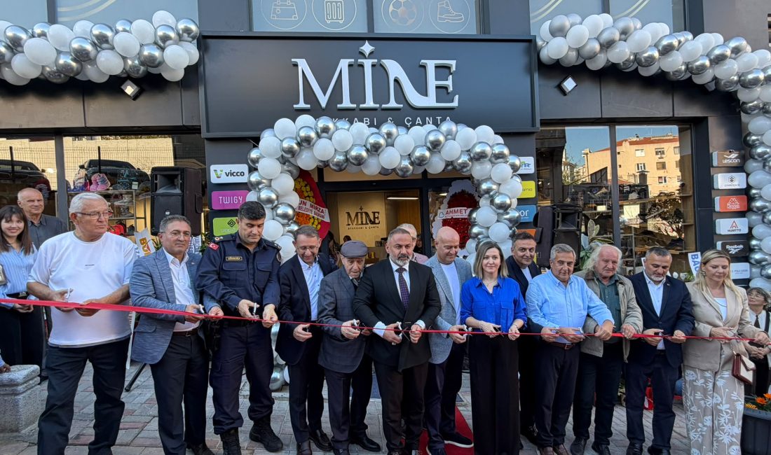 Mine Ayakkabı ve Çanta Mağazası Görkemli Törenle Açıldı Bandırma’da 17 yıllık tecrübesiyle hizmet veren Mine Ayakkabı ve Çanta,